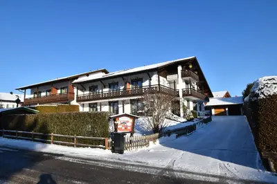 Das Gebäude in dem sich die Ferienwohnung befindet