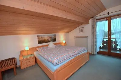 Ein Bett oder Betten in einem Zimmer der Unterkunft Gästehaus Bergfrieden, Ferienwohnung Eva