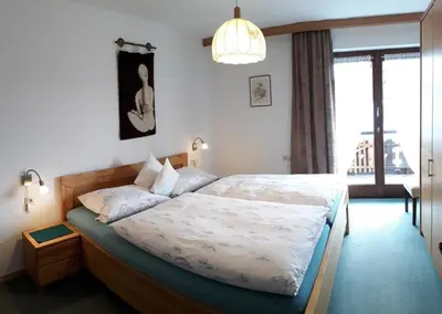 Ein Bett oder Betten in einem Zimmer der Unterkunft Gästehaus Bergfrieden, Ferienwohnung Andrea