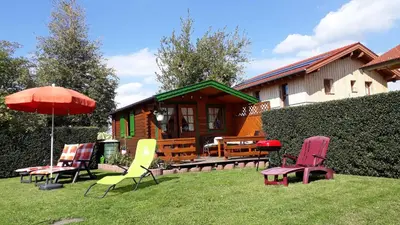 Ein Garten an der Unterkunft Gästehaus Bergfrieden, Ferienwohnung Andrea