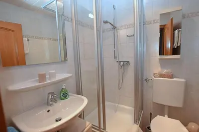 Ein Badezimmer in der Unterkunft Gästehaus Bergfrieden, Ferienwohnung Andrea
