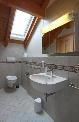 Ein Badezimmer in der Unterkunft Unique Luxury Villa 22 min to Munich 290m2 Pool Sauna