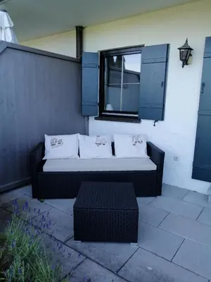 Ein Sitzbereich in der Unterkunft Ferienwohnung EG mit Bergblick