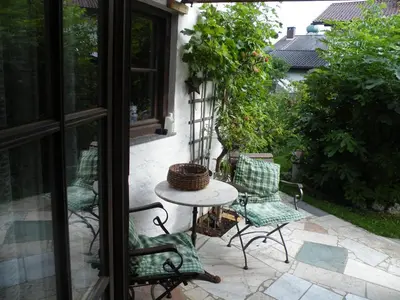 Ein Garten an der Unterkunft Apartment Bernd