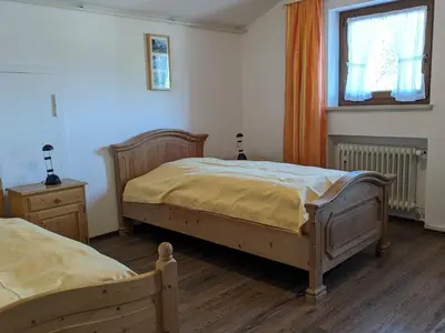 Ein Bett oder Betten in einem Zimmer der Unterkunft Ferienwohnung Haulle, Kreuth-Scharling am Tegernsee