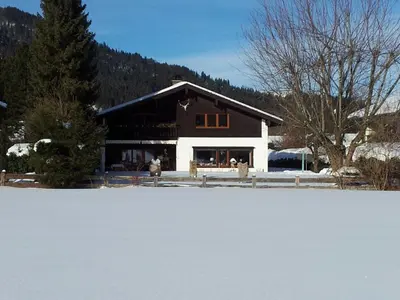 Ein allgemeiner Bergblick oder ein Berglick von der Ferienwohnung aus