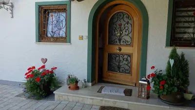Eine Fassade oder ein Eingang zu Ferienwohnung Haulle, Kreuth-Scharling am Tegernsee