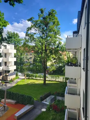 Ein Garten an der Unterkunft NewSuite-Englischen Garten 2 Zimmer Apartment