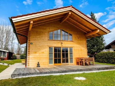 Das Gebäude in dem sich das Ferienhaus befindet