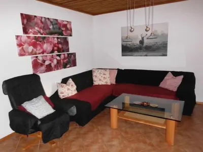 Ein Sitzbereich in der Unterkunft Ferienwohnung Schwaiger