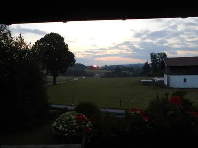 Blick auf den Sonnenuntergang/Sonnenaufgang von der Ferienwohnung aus oder aus der Nähe