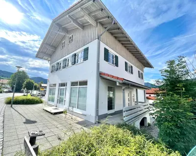 Das Gebäude in dem sich die Ferienwohnung befindet