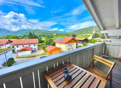 Ein allgemeiner Bergblick oder ein Berglick von der Ferienwohnung aus