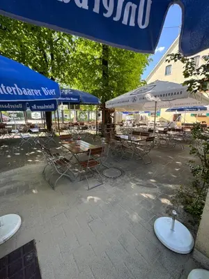 Ein Restaurant oder anderes Speiselokal in der Unterkunft Gasthaus - Hotel Neue Post