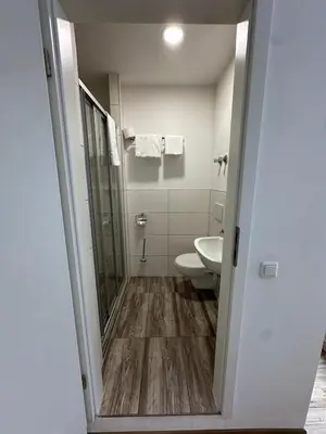 Ein Badezimmer in der Unterkunft Gasthaus - Hotel Neue Post