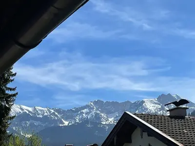 Ein allgemeiner Bergblick oder ein Berglick von der Ferienwohnung aus