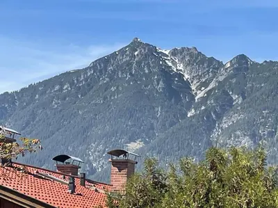 Ein allgemeiner Bergblick oder ein Berglick von der Ferienwohnung aus