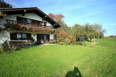 Ein Garten an der Unterkunft Haus Klinger