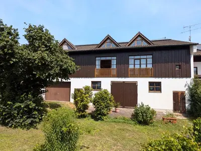 Das Gebäude in dem sich die Ferienwohnung befindet