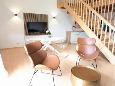 Ein Sitzbereich in der Unterkunft Galeriewohnung bei Wasserburg am Inn