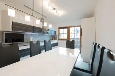 Küche/Küchenzeile in der Unterkunft Golden GaPa Central Duplex Apartment 2