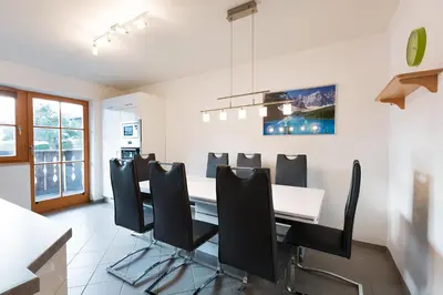 TV/Unterhaltungsangebot in der Unterkunft Golden GaPa Central Duplex Apartment 2