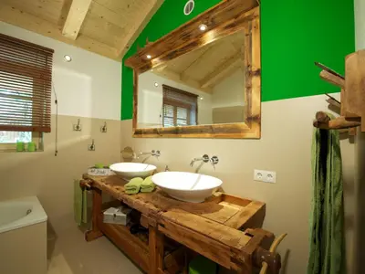 Ein Badezimmer in der Unterkunft Landhaus Benediktenhof
