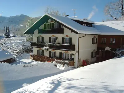Ein allgemeiner Bergblick oder ein Berglick von des Hotels aus