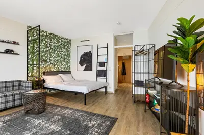Ein Bett oder Betten in einem Zimmer der Unterkunft Studio an der Kongresshalle mit Blick über die Stadt