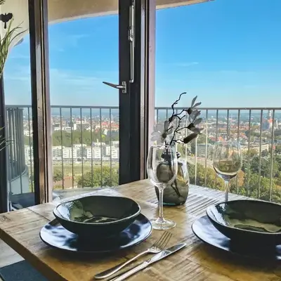 Studio an der Kongresshalle mit Blick über die Stadt