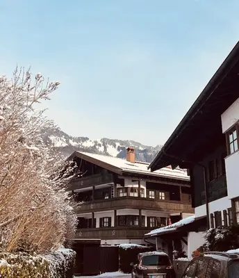 Ein allgemeiner Bergblick oder ein Berglick von der Ferienwohnung aus