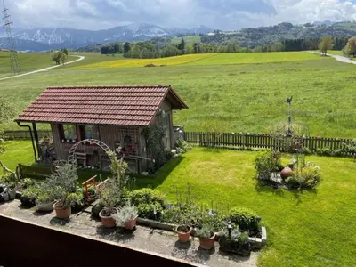 Ein Garten an der Unterkunft Pension Mariandl Appartement 3