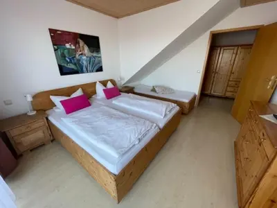 Ein Bett oder Betten in einem Zimmer der Unterkunft Pension Mariandl Appartement 1