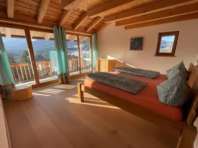 Ein Sitzbereich in der Unterkunft Traumhaus sensationeller Lage Traumhafter Bergblick absolute Ruhe