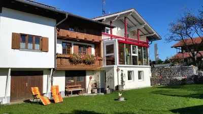 Das Gebäude in dem sich die Ferienwohnung befindet