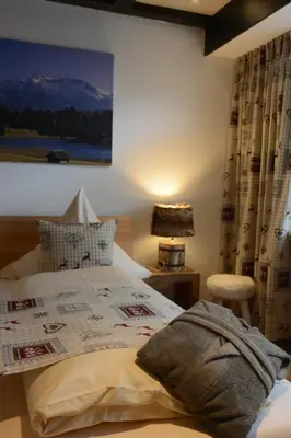 Ein Bett oder Betten in einem Zimmer der Unterkunft Ferienwohnung Linderspitzblick
