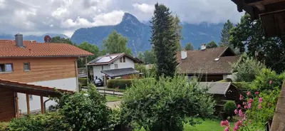 Ein allgemeiner Bergblick oder ein Berglick von der Ferienwohnung aus