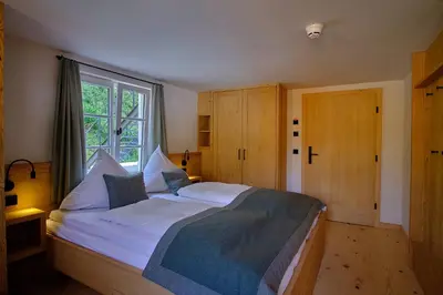 Ein Bett oder Betten in einem Zimmer der Unterkunft Forsthaus Valepp