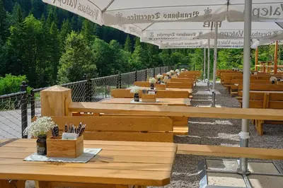 Ein Restaurant oder anderes Speiselokal in der Unterkunft Forsthaus Valepp