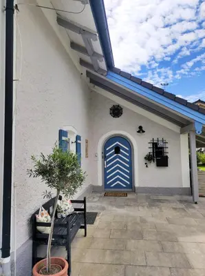 Das Gebäude in dem sich die Ferienwohnung befindet