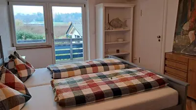 Ein Bett oder Betten in einem Zimmer der Unterkunft Tolle Ferienwohnung in Prien am Chiemsee