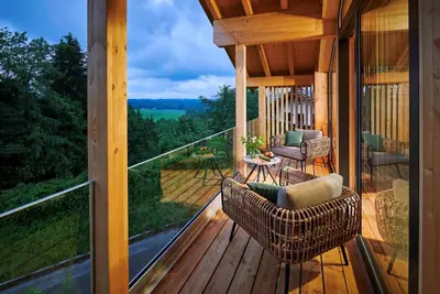 Ein Balkon oder eine Terrasse in der Unterkunft ÜbermAlztal Chalet Alzblick Ferienwohnung