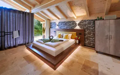 Ein Bett oder Betten in einem Zimmer der Unterkunft ÜbermAlztal Chalet Alzblick Ferienwohnung