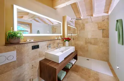 Ein Badezimmer in der Unterkunft ÜbermAlztal Chalet Alzblick Ferienwohnung