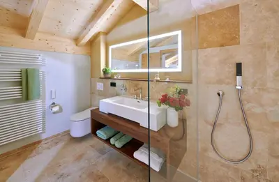 Ein Badezimmer in der Unterkunft ÜbermAlztal Chalet Alzblick Ferienwohnung