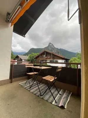 Ein allgemeiner Bergblick oder ein Berglick von der Ferienwohnung aus