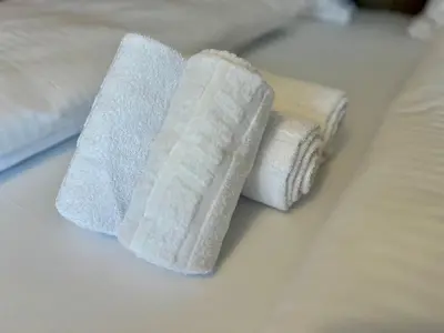 Ein Bett oder Betten in einem Zimmer der Unterkunft YUVA HOMES im Lechfeld