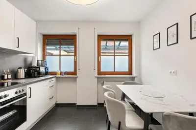 Küche/Küchenzeile in der Unterkunft YUVA HOMES in Untermeitingen