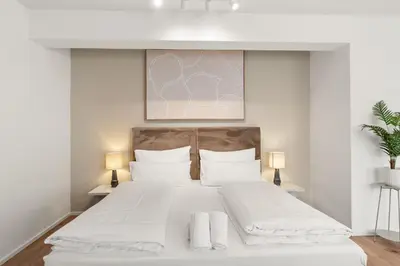 Ein Bett oder Betten in einem Zimmer der Unterkunft YUVA HOMES in Untermeitingen