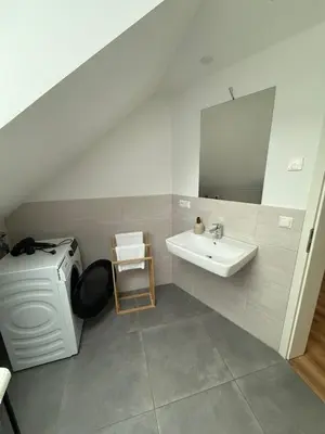 Ein Badezimmer in der Unterkunft ღLIBORIA I Loft am Riegsee